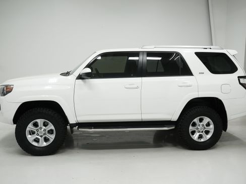 Used 2018 Toyota 4Runner SR5 image 7