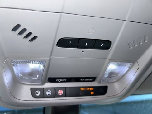 Used 2019 Chevrolet Equinox LT image 14