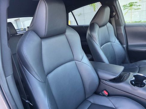 Used 2022 Toyota Venza LE image 33