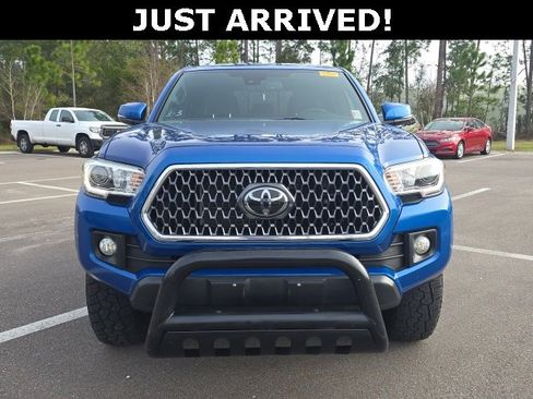 Used 2018 Toyota Tacoma TRD Off-Road image 2