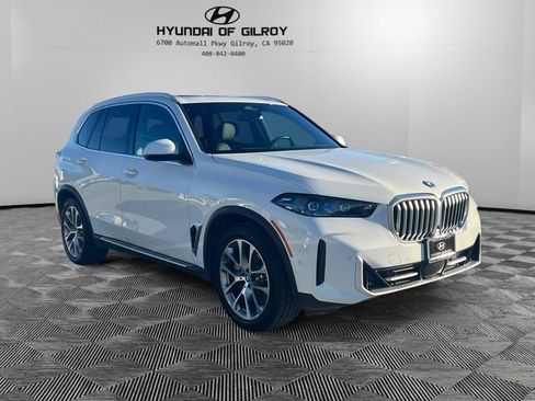 Used 2025 BMW X5 xDrive50e image 4