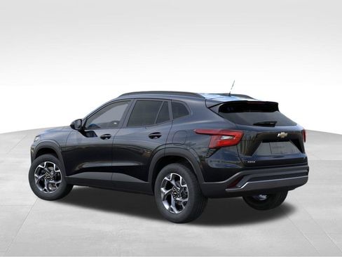 New 2026 Chevrolet Trax LT w/ Driver Confidence Package FWD image 3
