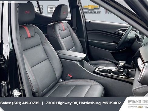 Used 2025 Chevrolet Trax RS w/ Driver Confidence Package image 6