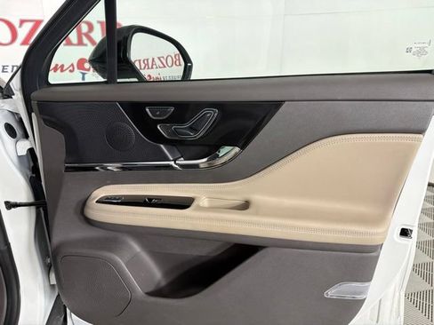 Used 2023 Lincoln Corsair Reserve FWD image 32