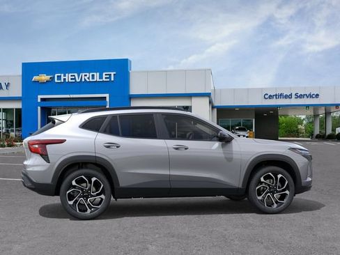 New 2026 Chevrolet Trax RS w/ Driver Confidence Package FWD image 5