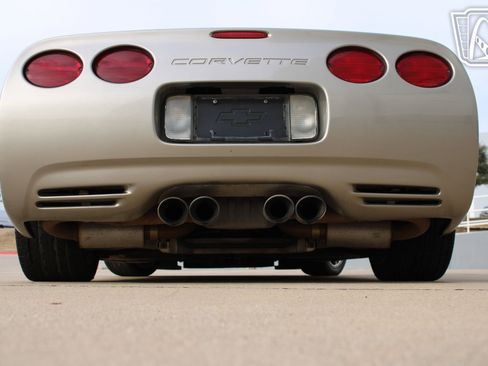 Used 1998 Chevrolet Corvette Coupe w/ Performance Handling Pkg image 14