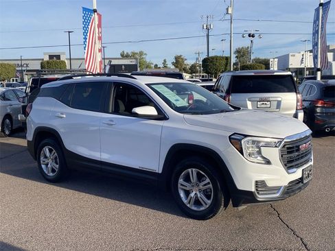 Used 2022 GMC Terrain SLE w/ Driver Convenience Package image 2