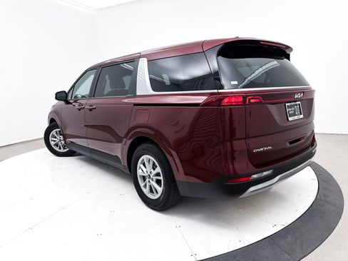 Used 2024 Kia Carnival LX image 2