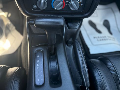 Used 2001 Pontiac Firebird Formula w/ 75th Anniversary Pkg image 19