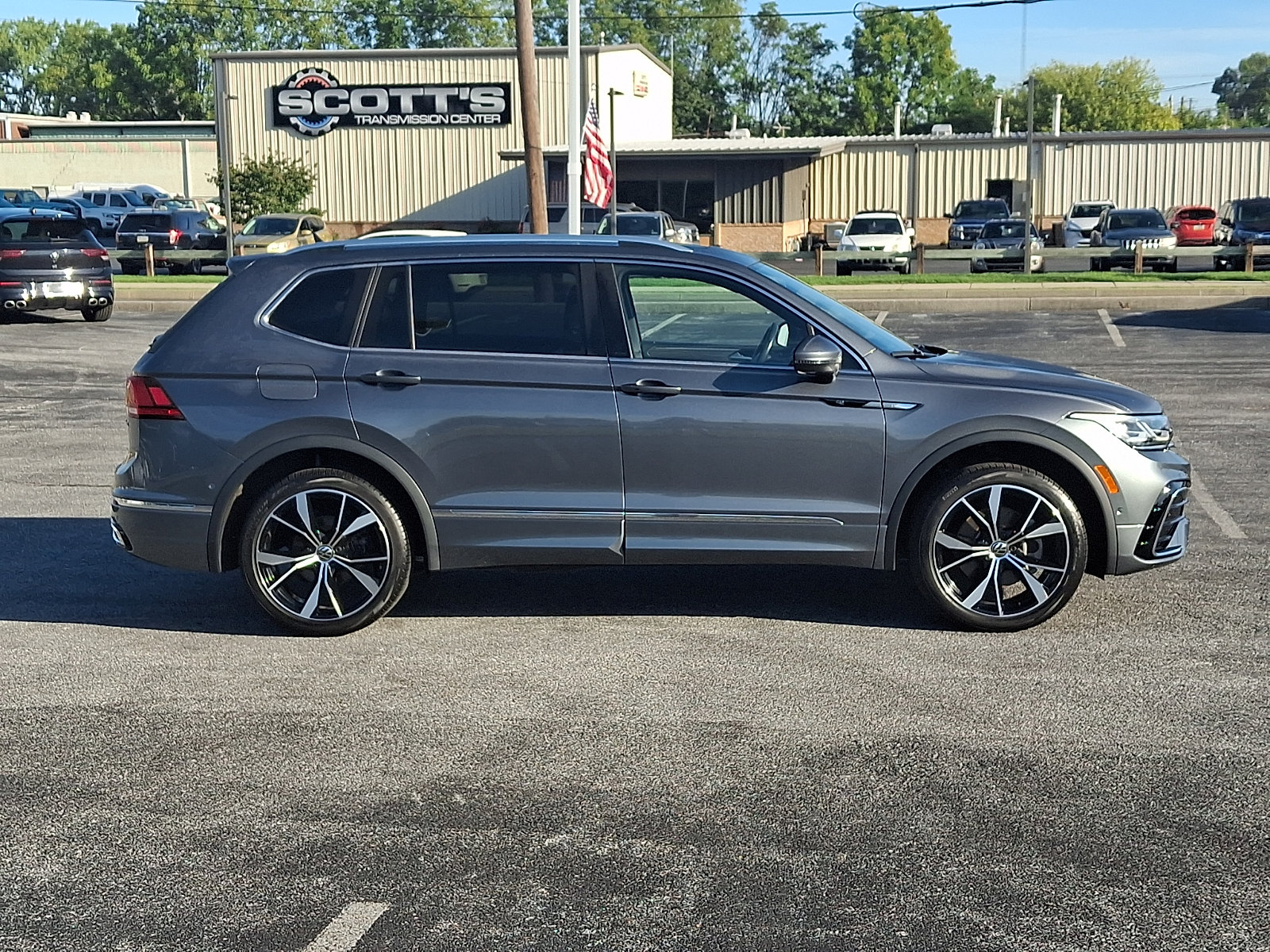 Used 2024 Volkswagen Tiguan SEL R-Line AWD/4WD image 8