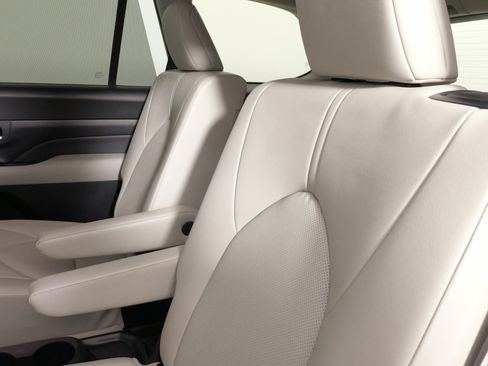 Used 2024 Toyota Grand Highlander XLE image 35