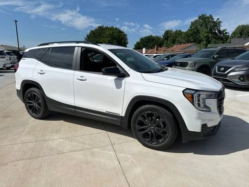 Used 2022 GMC Terrain SLE w/ Driver Convenience Package FWD image 16