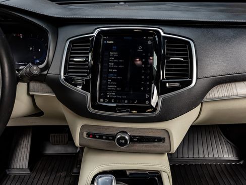 Used 2025 Volvo XC90 B6 Ultra w/ Protection Package Premier image 19