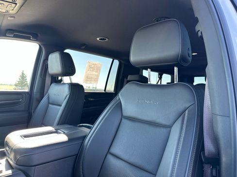 Used 2024 GMC Yukon XL Denali AWD/4WD image 14