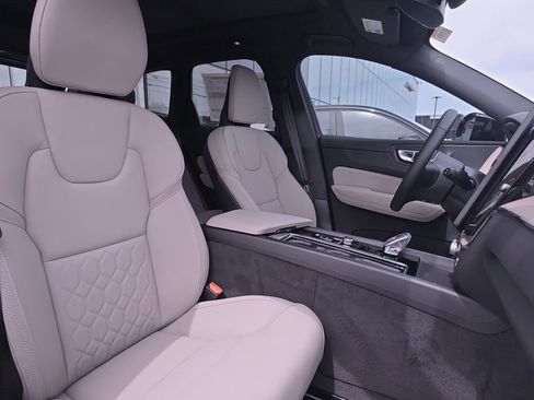 New 2026 Volvo XC60 B5 Core w/ Climate Package image 10