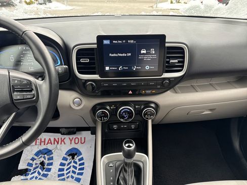 Used 2025 Hyundai Venue SEL image 17