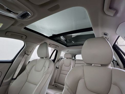 Used 2021 Volvo V60 T5 Momentum w/ Climate Package image 14