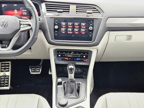 Used 2022 Volkswagen Tiguan SE R-Line image 14