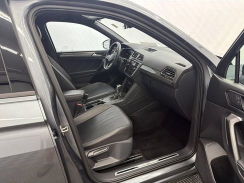 Used 2022 Volkswagen Tiguan SE R-Line FWD image 14