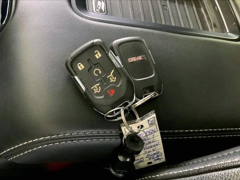 Used 2017 GMC Yukon SLT w/ Premium Edition AWD/4WD image 14
