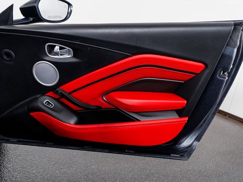 Used 2021 Aston Martin V8 Vantage Convertible image 46