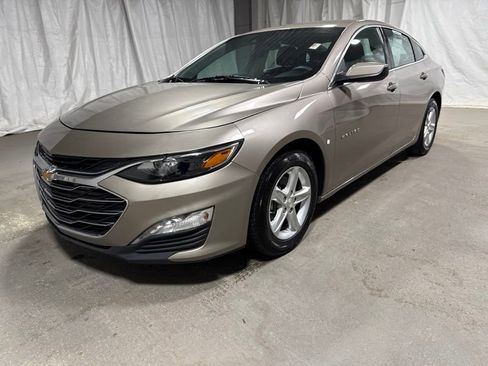 Used 2023 Chevrolet Malibu LT w/ Driver Confidence Package FWD image 3
