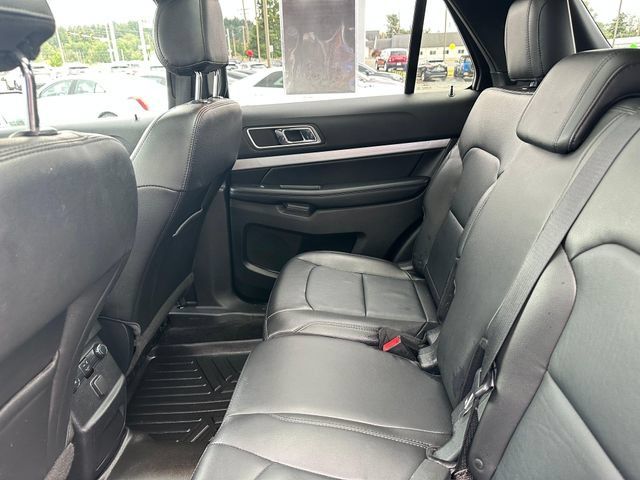 Used 2017 Ford Explorer XLT w/ Equipment Group 202A AWD/4WD image 19