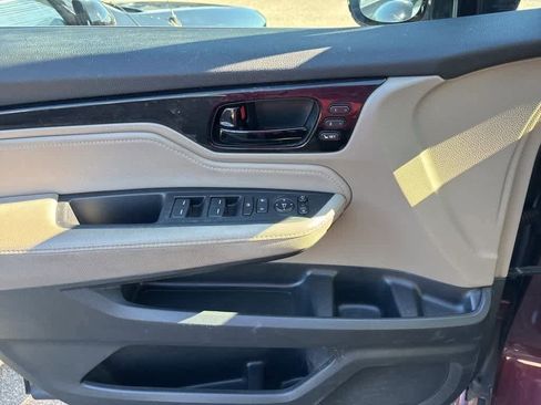 Used 2019 Honda Odyssey Elite image 11