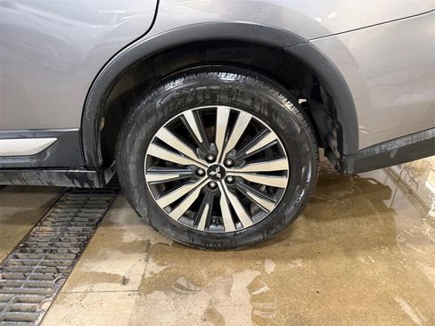 Used 2019 Mitsubishi Outlander ES image 35