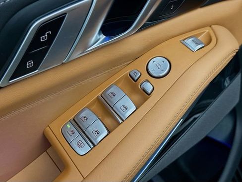 Used 2025 BMW X7 xDrive40i w/ M Sport Package image 18