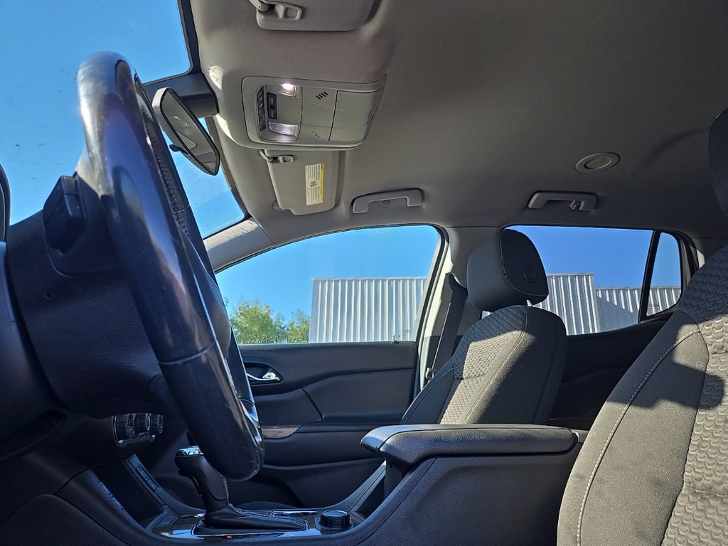 Used 2018 GMC Acadia SLE w/ LPO, Floor Liner Package AWD/4WD image 30