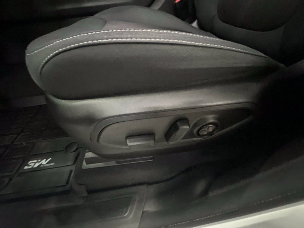 Certified 2023 Jeep Grand Cherokee L Laredo RWD image 31