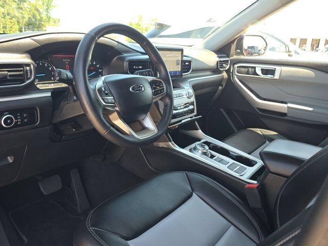 Used 2024 Ford Explorer XLT w/ Equipment Group 202A RWD image 25