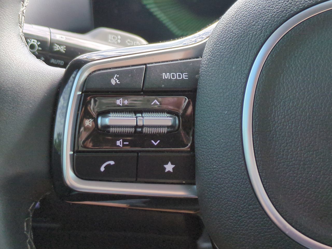 Used 2025 Kia Sorento S FWD image 26