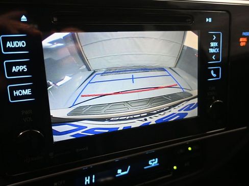 Used 2018 Toyota Corolla SE image 18