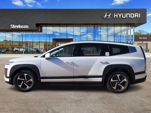 New 2026 Hyundai Ioniq 9 SE image 2