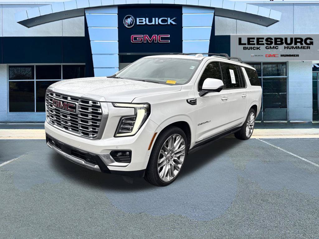 Used 2025 GMC Yukon XL Denali w/ Denali Reserve Package AWD/4WD image 3