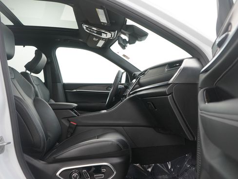 Used 2024 Jeep Grand Cherokee Overland w/ Luxury Tech Group IV image 11