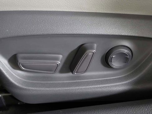 Used 2018 Toyota Camry SE image 29