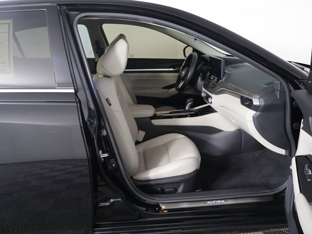 Used 2025 Nissan Altima 2.5 SL FWD image 32