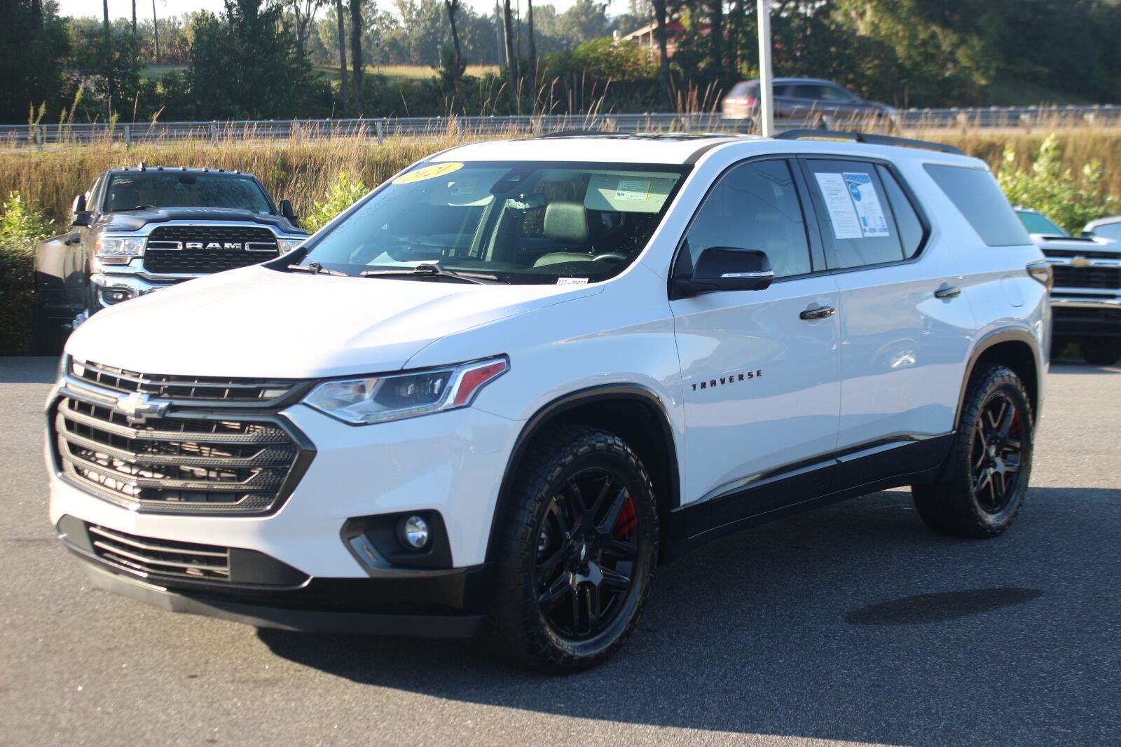 Used 2021 Chevrolet Traverse Premier w/ Redline Edition FWD image 3