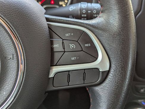 Used 2016 Jeep Renegade Trailhawk w/ Premium Trailhawk Package AWD/4WD image 12