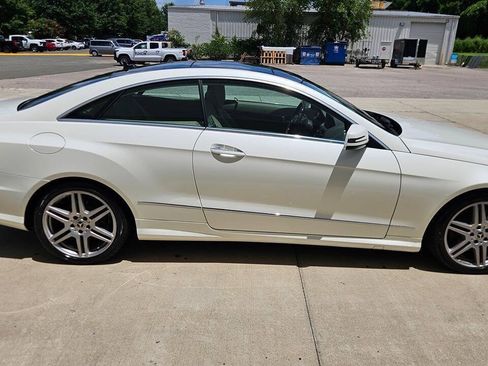 Used 2010 Mercedes-Benz E 550 Coupe image 12