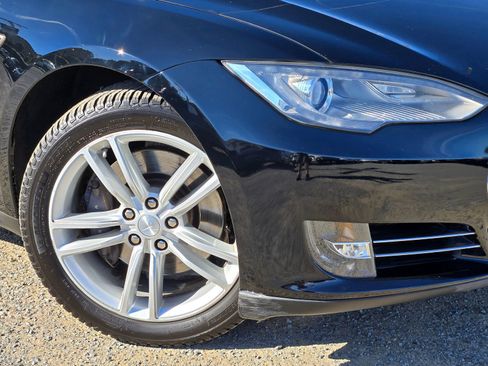 Used 2012 Tesla Model S Signature Performance image 9
