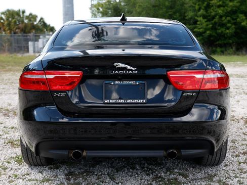 Used 2018 Jaguar XE Premium RWD image 7