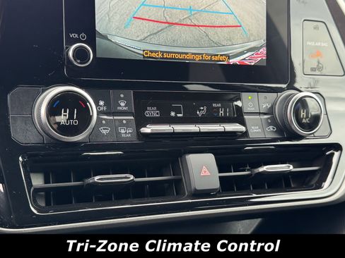 Used 2023 Toyota Highlander LE image 9