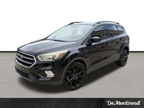 Used 2018 Ford Escape SE w/ SE Sport Appearance Package FWD image 1