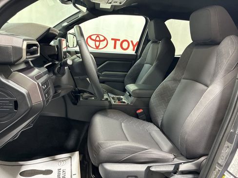 Used 2025 Toyota Tacoma SR5 AWD/4WD image 24