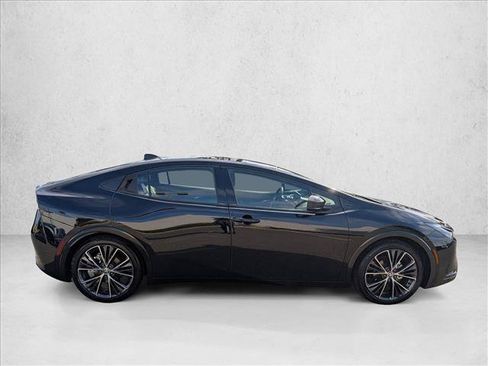 Certified 2025 Toyota Prius XLE FWD image 4