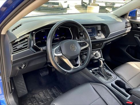 Used 2024 Volkswagen Jetta SE FWD image 17